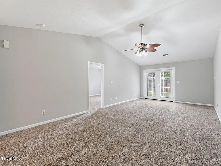 1006 Bertram Rd — Photo 6