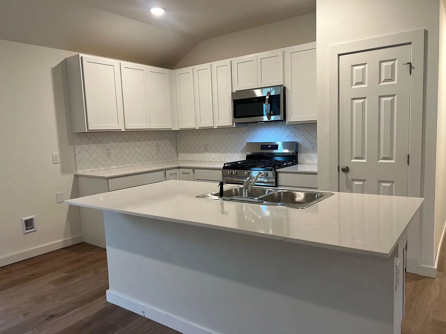 First Month Free - Dream Floorplan! — Photo 3