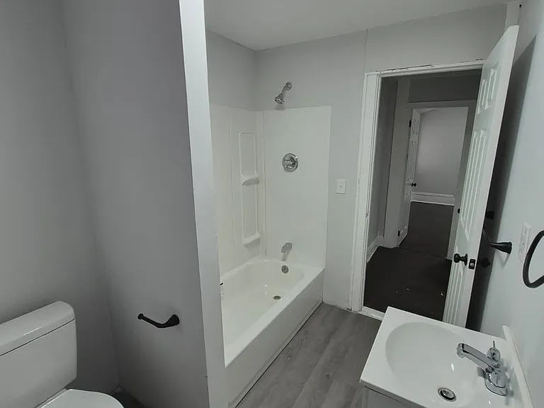 305 N Pershing Dr — Photo 8