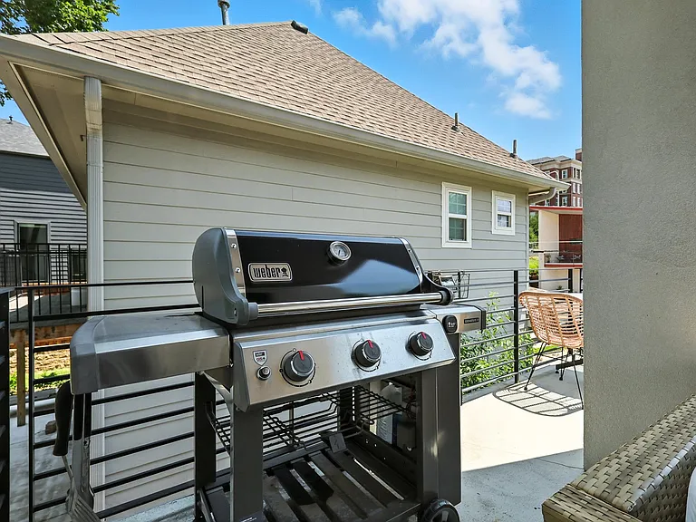 2421 Throckmorton St — Photo 18