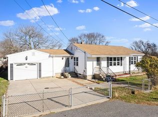 24 Hudson St, Tiverton, RI 02878