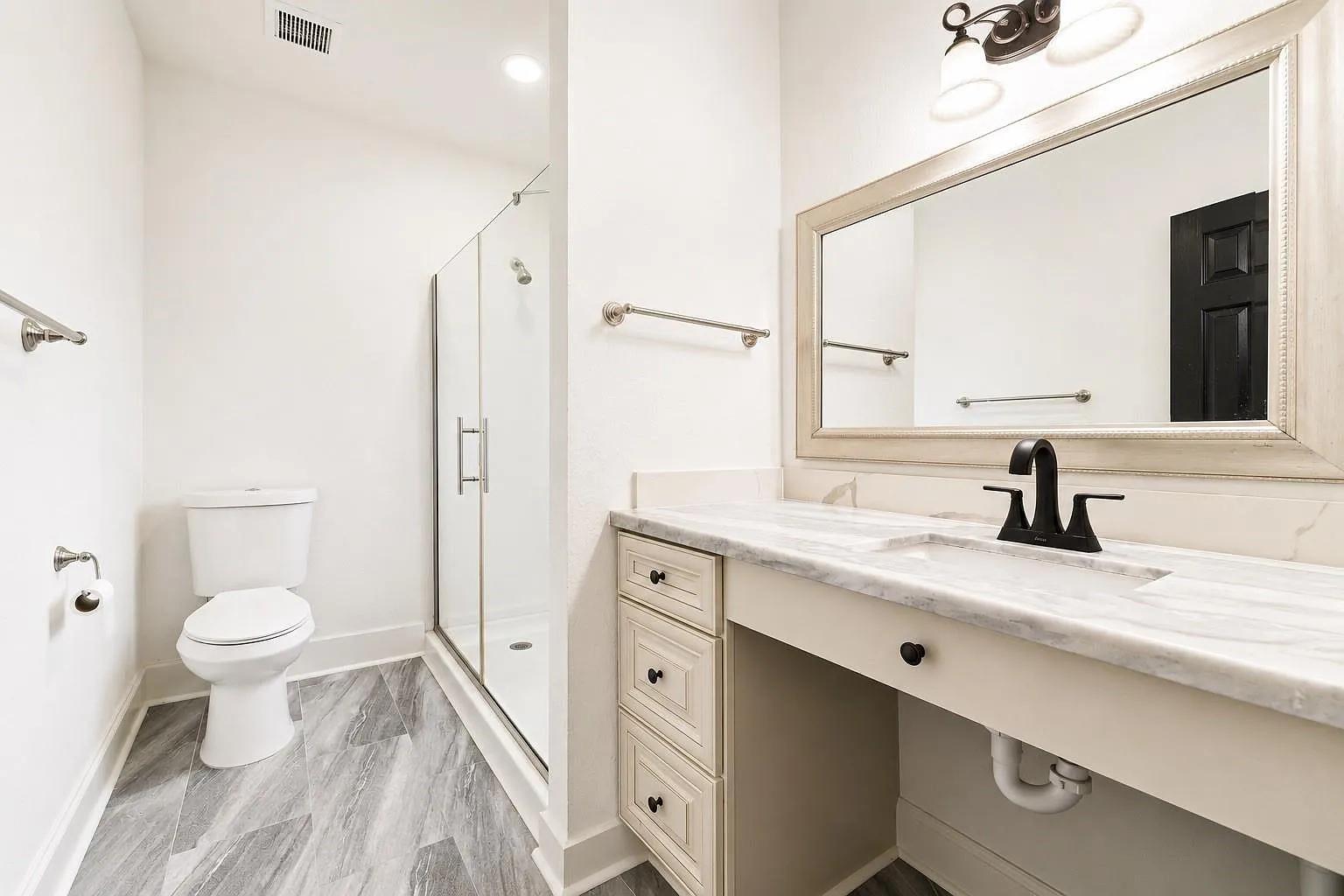 1 bed, 1.0 bath, 400 sqft, $850 — Photo 3