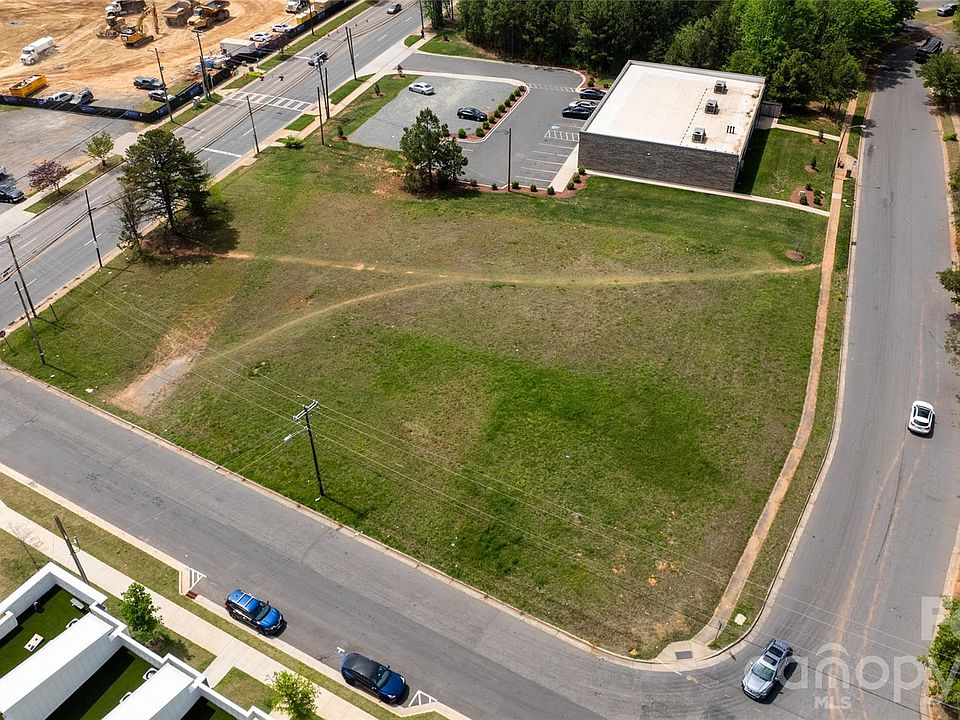 1st image of 3102 West Blvd