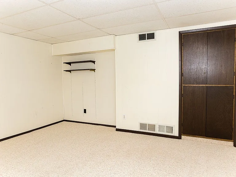 601 W Interstate Ave — Photo 33