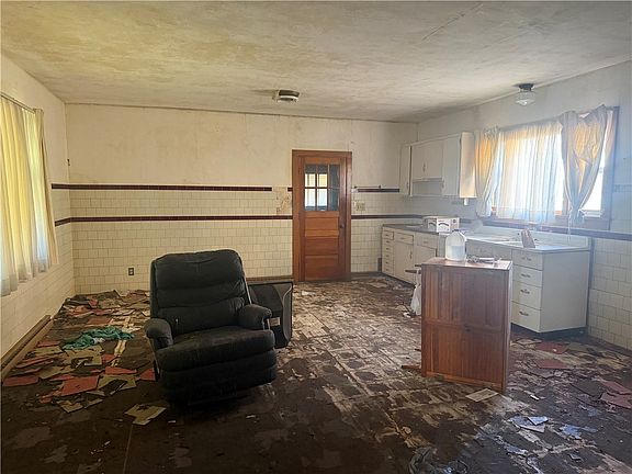 2nd image of 1046 Wallis Ave