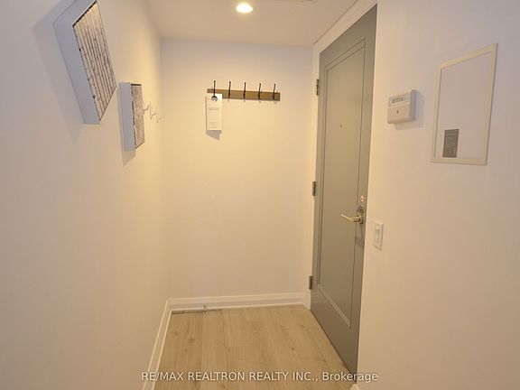 4th image of 155 Yorkville Ave #713