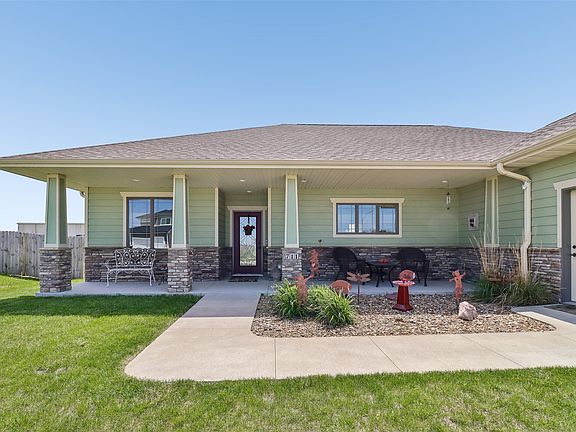 4th image of 711 Lily Ln