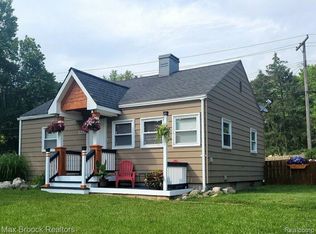 2299 Denby Dr, Waterford, MI 48329