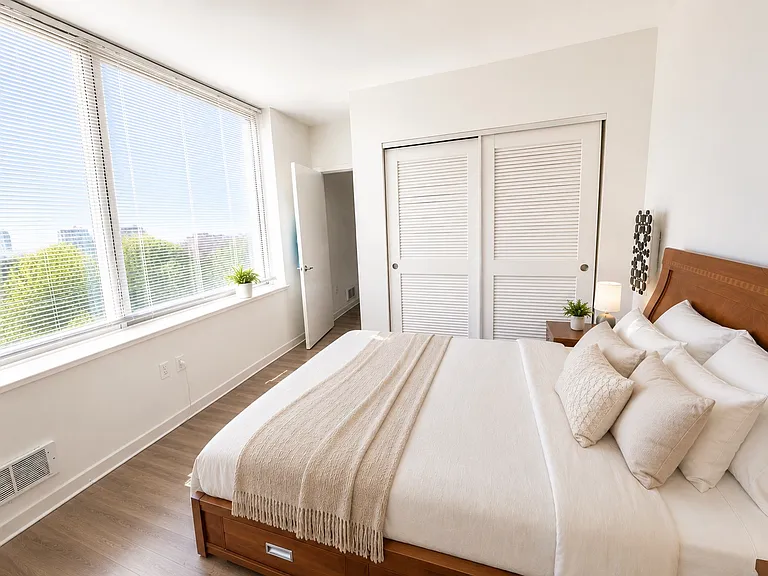250 King St #438 — Photo 7