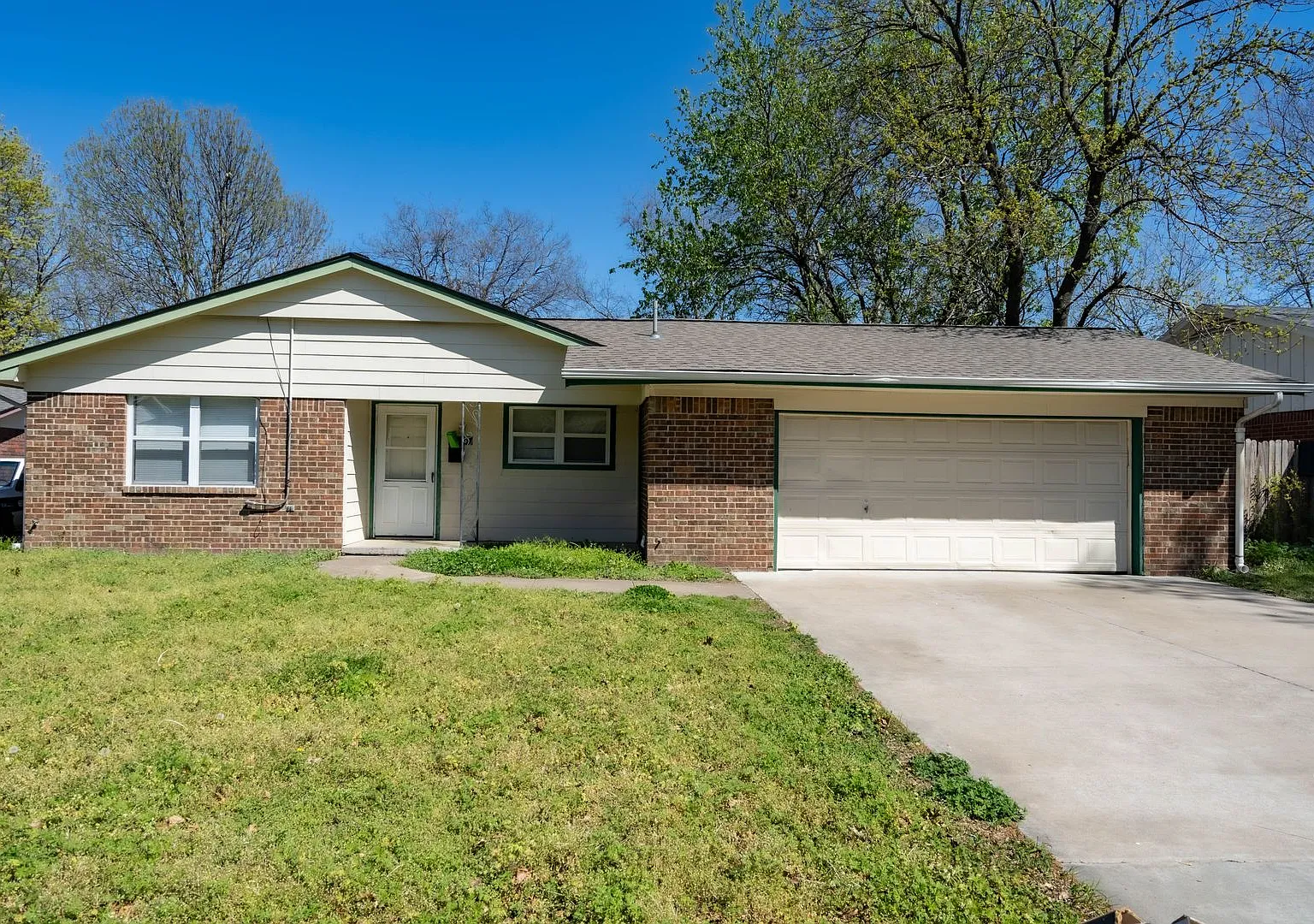 3 Bed | 2 Bath in Central Tulsa! — Photo 1