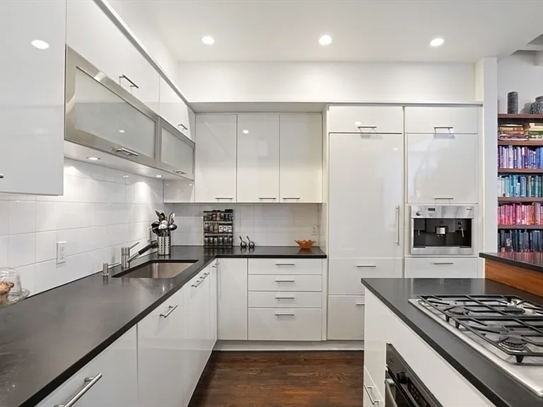 132 Commonwealth Ave #Penthouse 9 — Photo 12