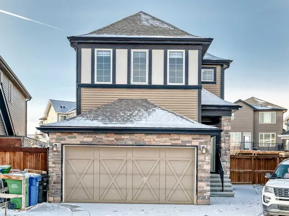 58 E Sherwood St NW, Calgary, AB T3R 0P2