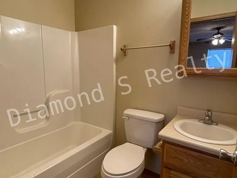 2415 W High St — Photo 14