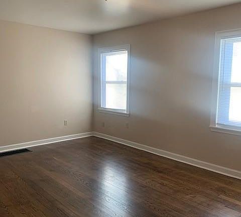 3rd image of 1441 Yarmouth Ave