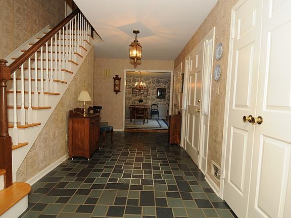 3rd image of 151 Dogwood Ter