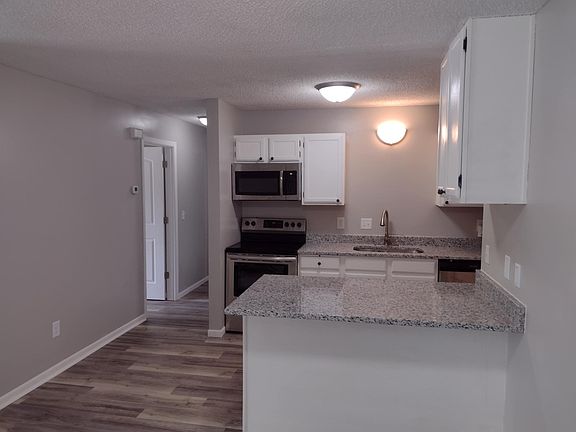 4th image of 2033 N Park Dr APT 2