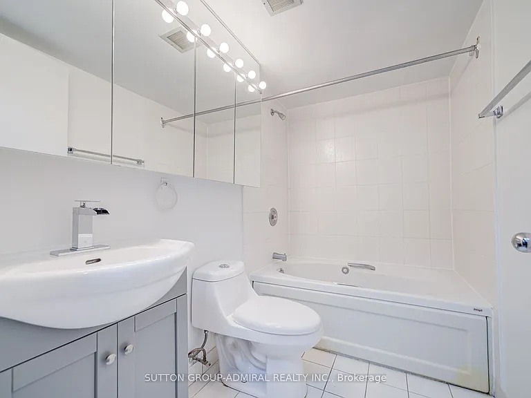 1055 Bay St #716 — Photo 25