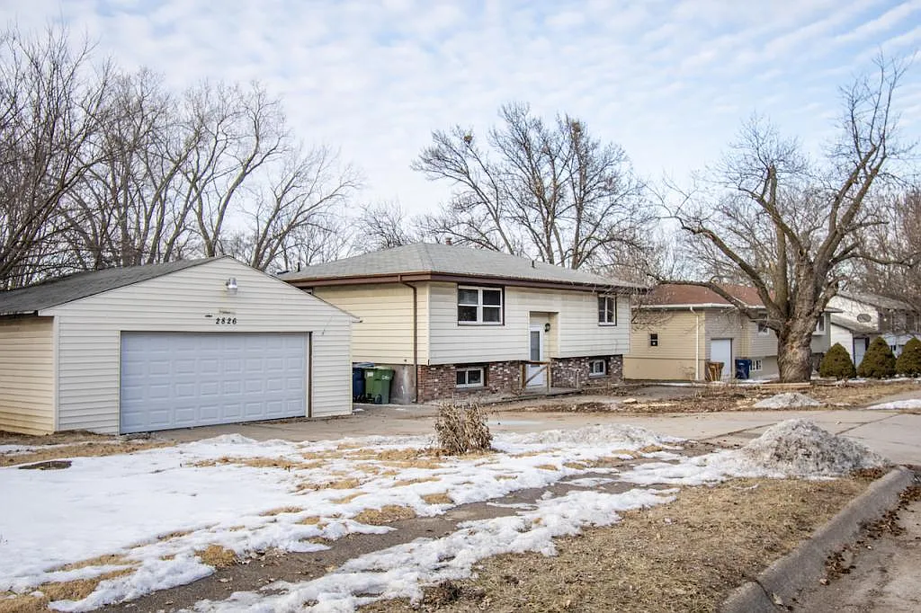 2826 Bryan Ave — Photo 1