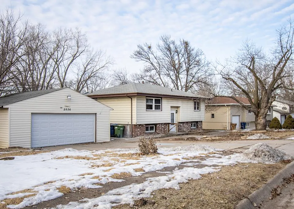 2826 Bryan Ave