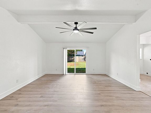 5th image of 2413 Shadowdale Dr
