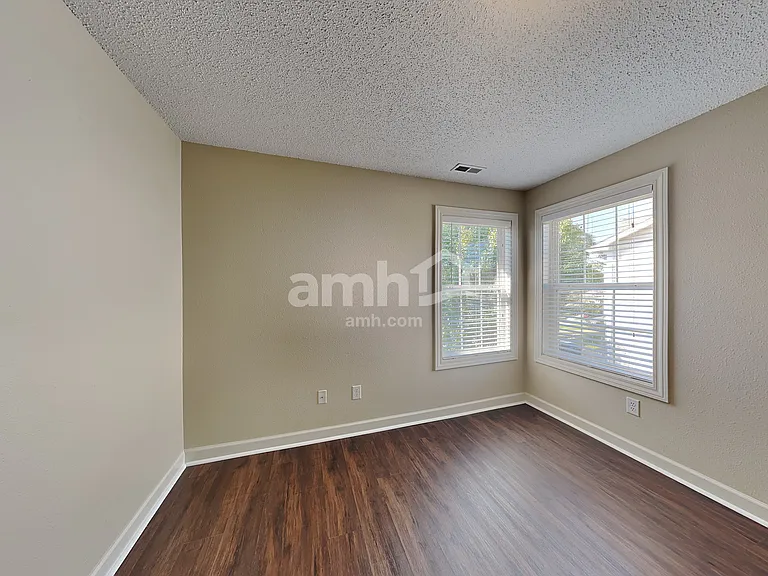 9734 Lomax Dr — Photo 15