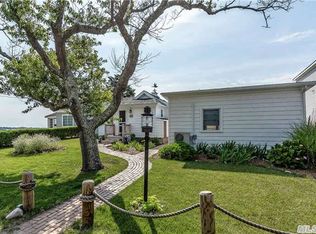 730 Rabbit Ln, East Marion, NY 11939