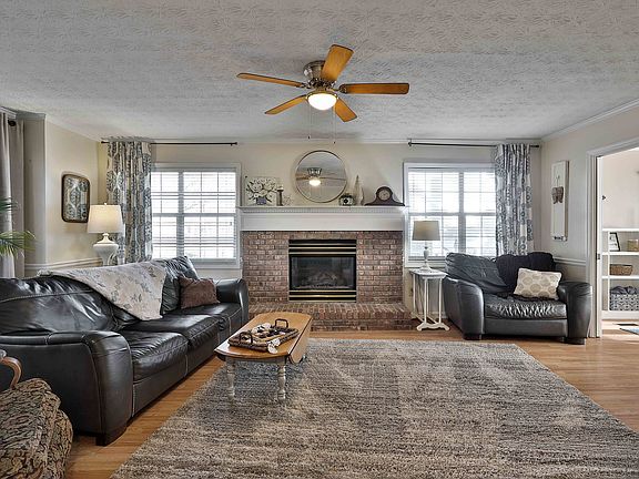 5th image of 618 Bellenden Dr