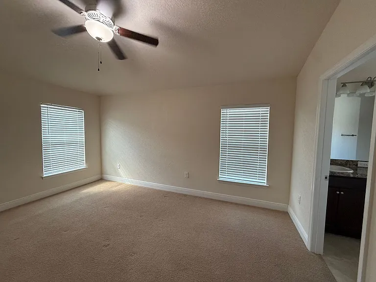 585 W Runyon Loop — Photo 11