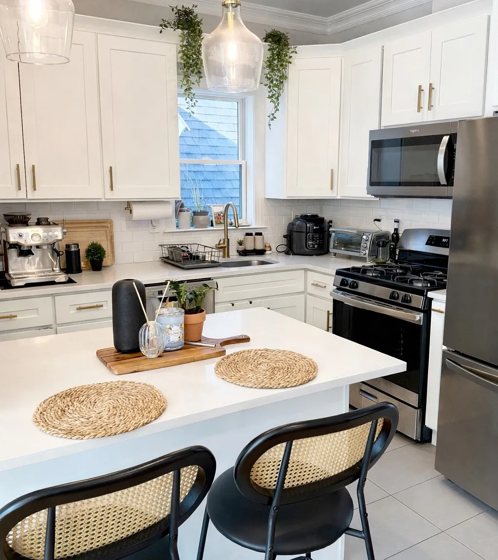 3 bed, 1103 sqft, $4,900 — Photo 3