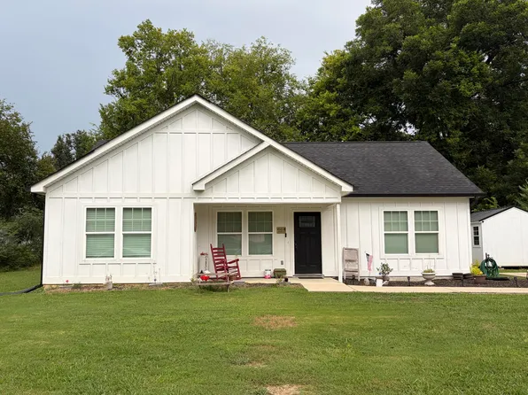 307 Central St, Rossville, GA 30741