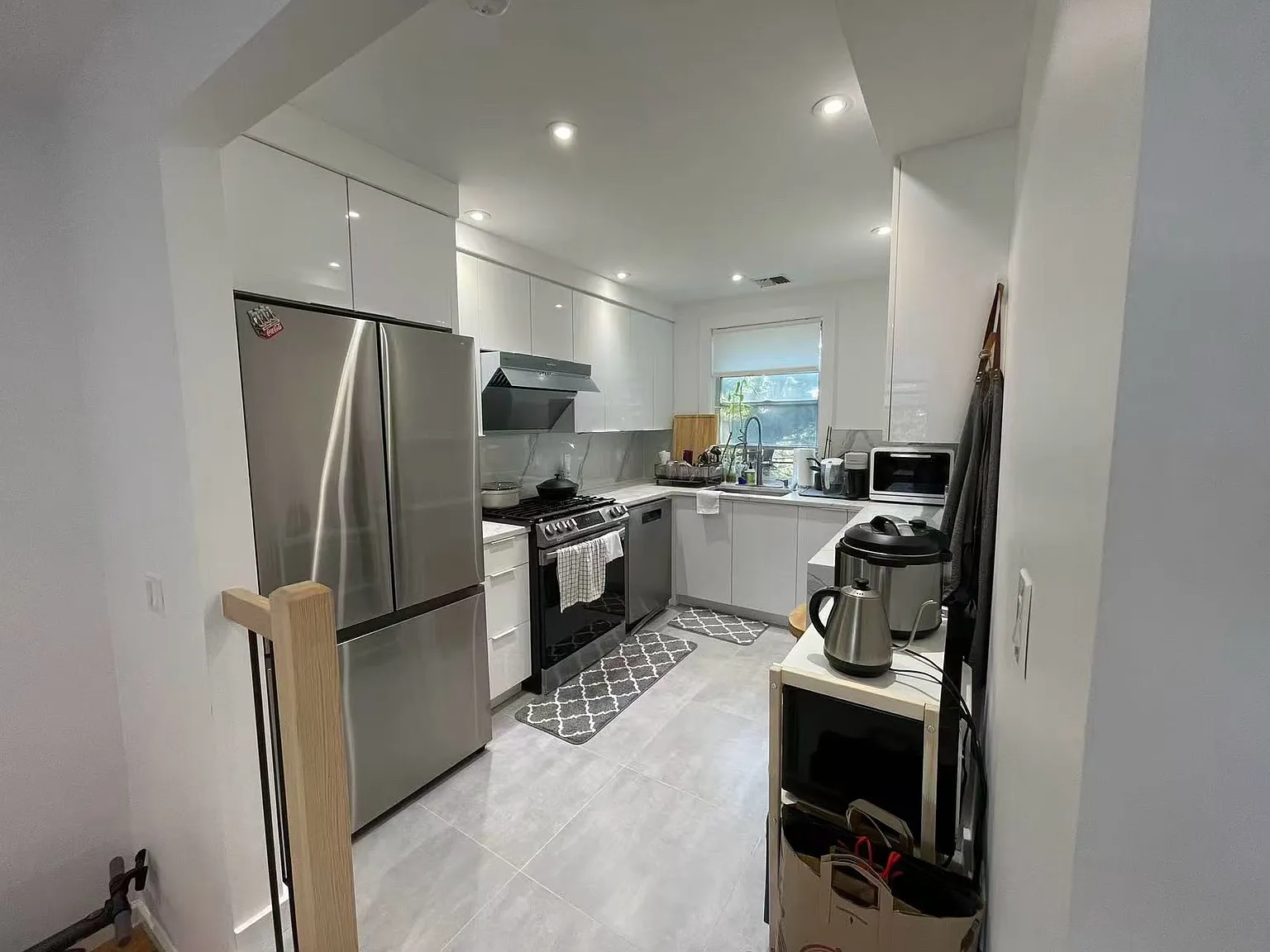 2 bed, 850 sqft, $3,300 — Photo 2