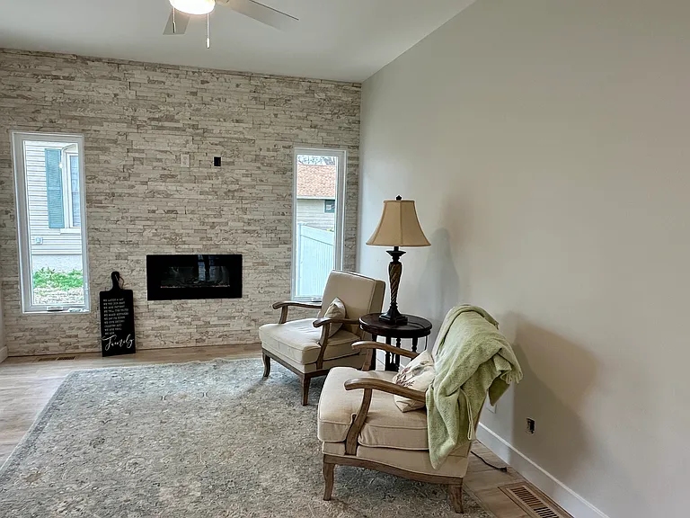 115 E Vine St — Photo 9