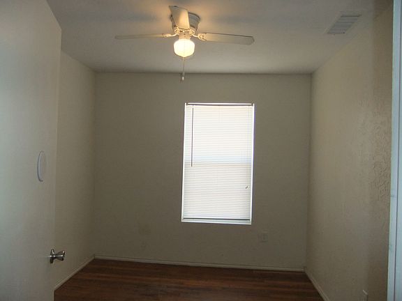 4th image of 621 N Wells St