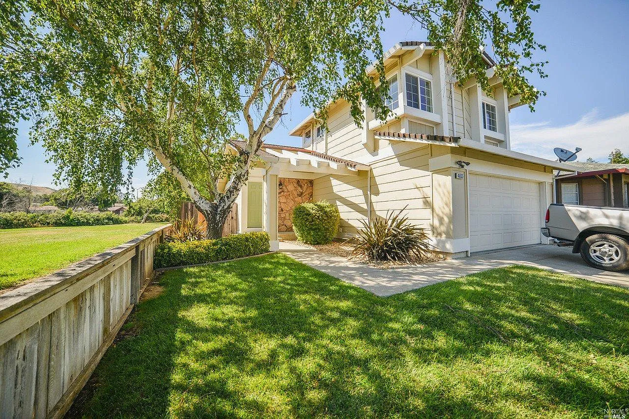 4835 Silver Lake Ct photo 1