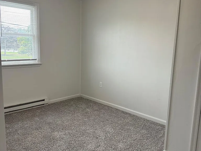 471 S Market Ave — Photo 10