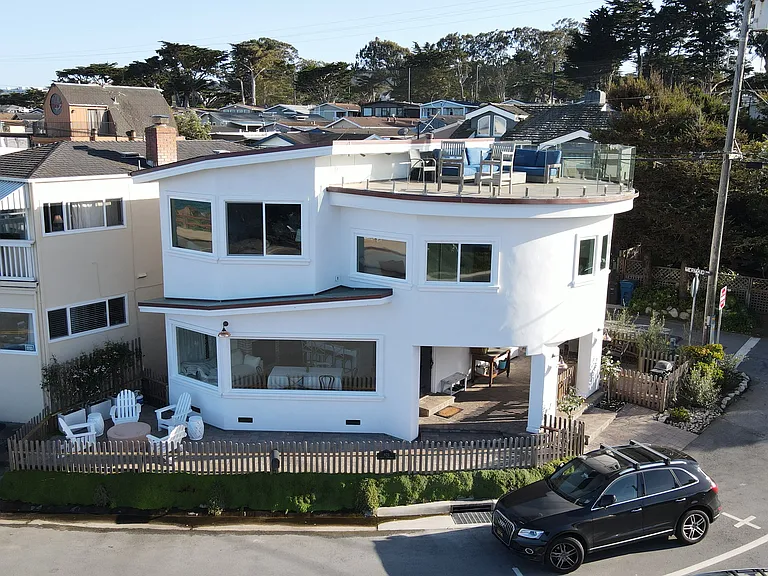 829 Ocean View Blvd — Photo 2