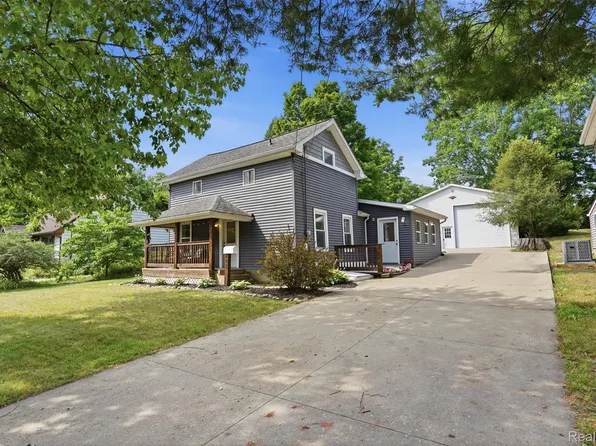 872 S Barnes St, Mason, MI 48854