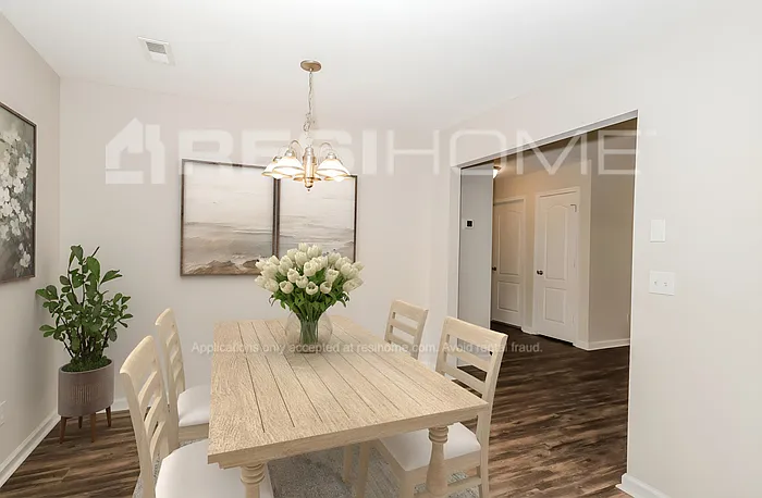 3 bed, 2.0 bath, 1300 sqft, $1,475 — Photo 4