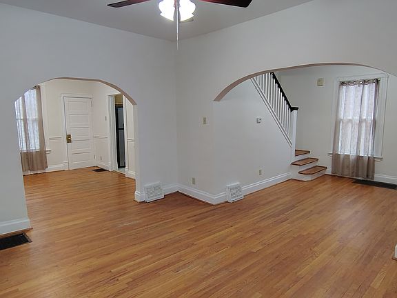 3rd image of 3246 S Big Bend Blvd