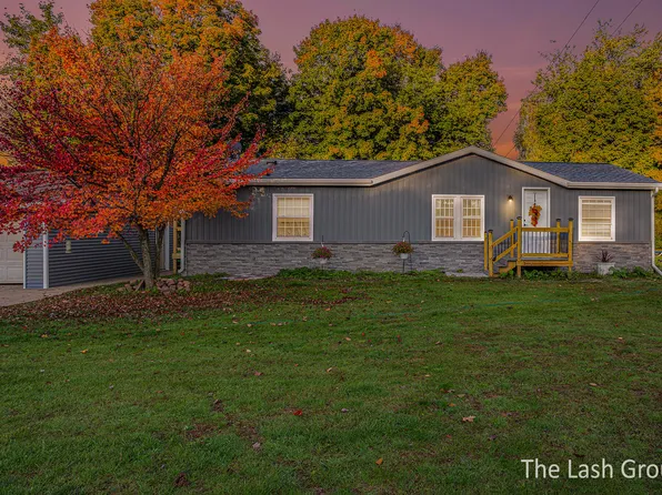2202 12th St, Hopkins, MI 49328