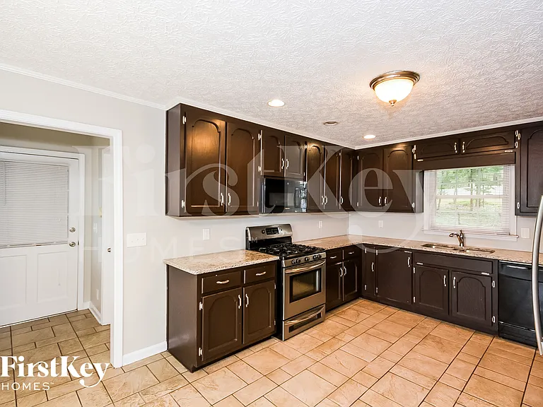 1105 Honeysuckle Dr — Photo 7