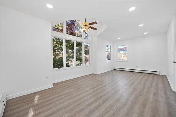 Sold by RE MAX Team | media 18
