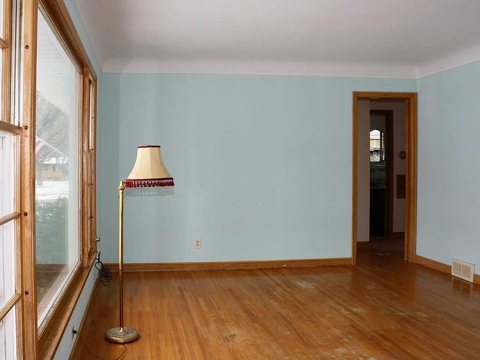 Freshly painted, bright living room