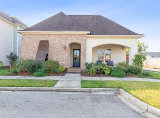 111 Catamaran Dr, Youngsville, LA 70592