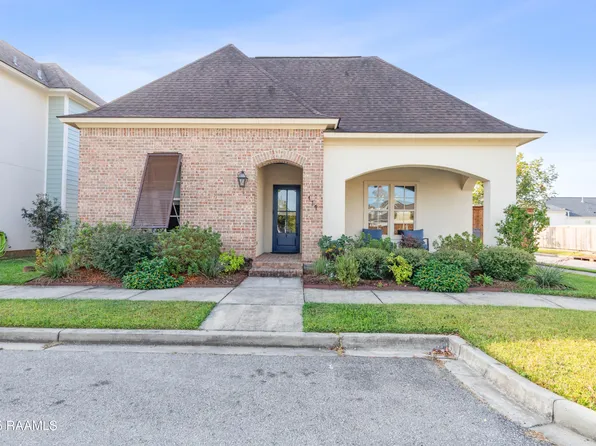 111 Catamaran Dr, Youngsville, LA 70592