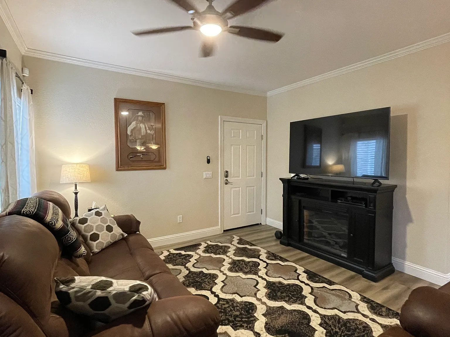 2 bed, 1057 sqft, $2,300 — Photo 2