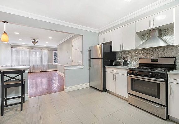 2nd image of 855 Herkimer St #3A