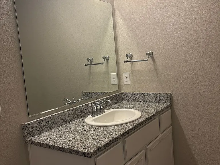 2125 Kirksey Ave — Photo 6