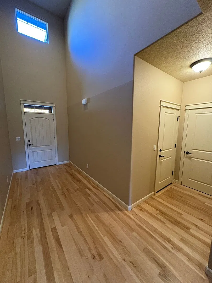 Beautiful 3 Bed/2.5 Bath Townhome in SE Bend Stonegate Community — Photo 2