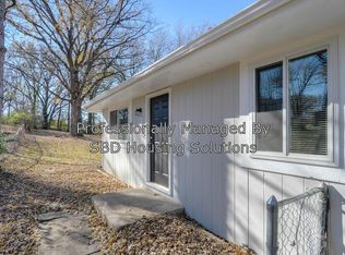 5713 NE 52nd St, Kansas City, MO 64119